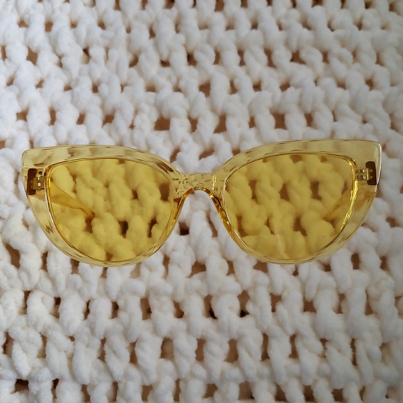 Forever 21 Accessories - 🍋Forever 21 lemon yellow cat eye sunnies